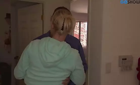 She Took His Cock Deep Inside Her Wet Pussy with Fervent Oral Skills