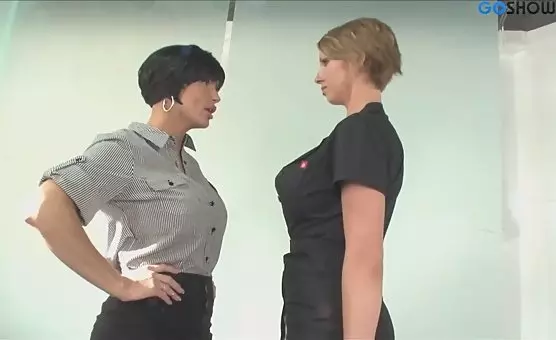 Busty FaceSitting Lesbian Oral Delights