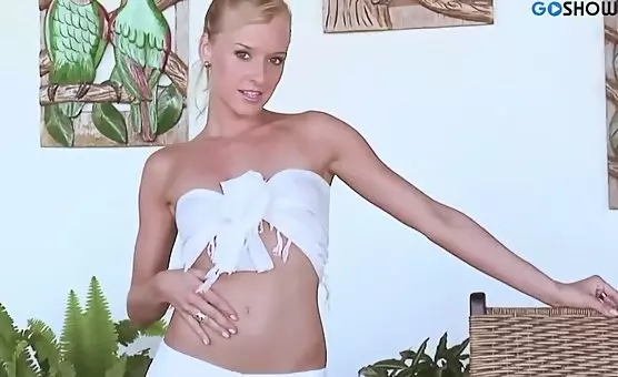 Blonde Beauty Masturbation Up Close Juicy Delights